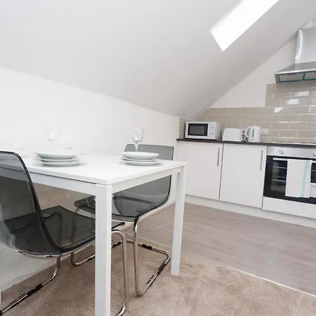 Kirkstall House Апартаменты Лидс