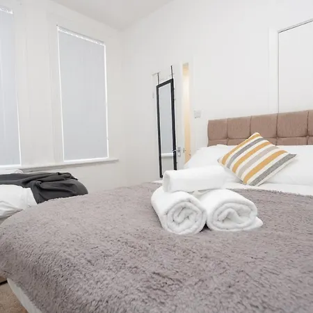 Kirkstall House Apartment