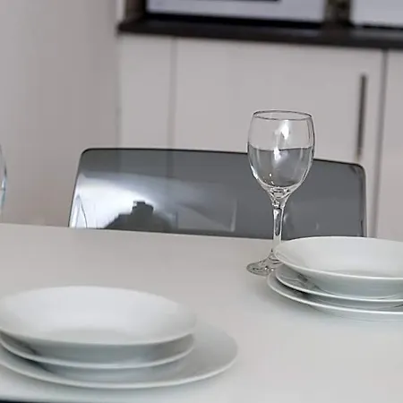 Kirkstall House Apartment