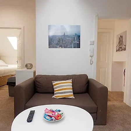 Kirkstall House Apartment *