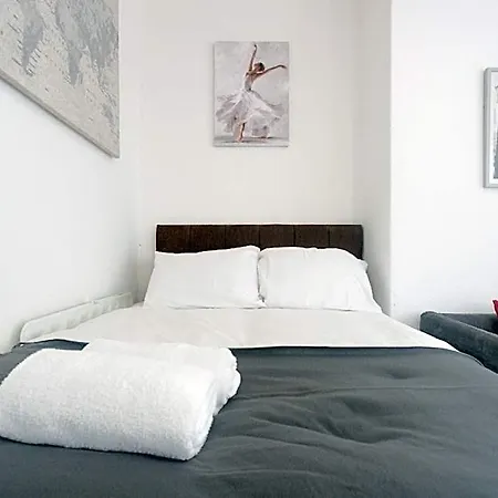 Kirkstall House *