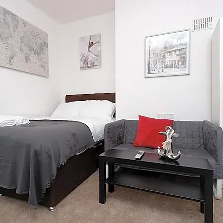 Kirkstall House Apartment