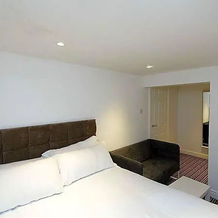 Apartment Kirkstall House