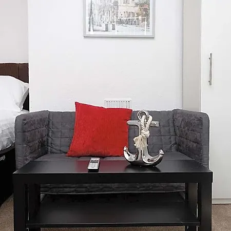 Kirkstall House Apartment
