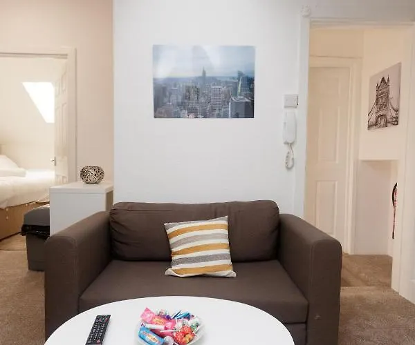 Apartment Kirkstall House