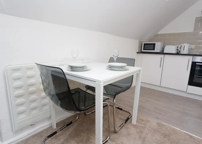 Kirkstall House 公寓 *