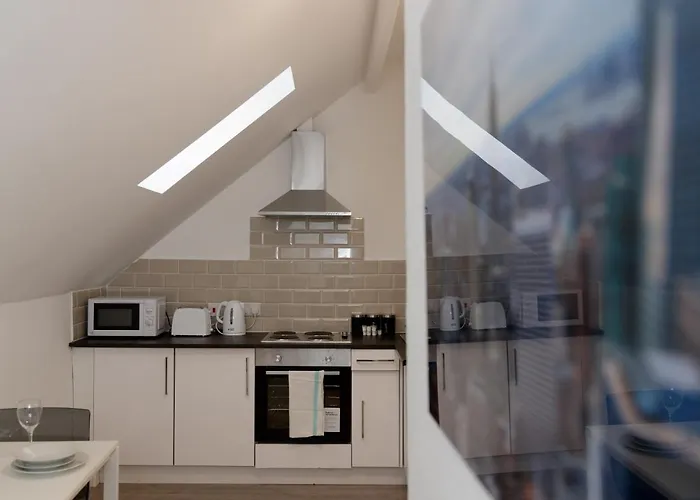 Kirkstall House 公寓 *