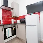 Kirkstall House * לידס