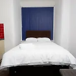 Kirkstall House * לידס